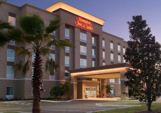 Hampton Inn & Suites: A Charming Gem in Deland, Florida