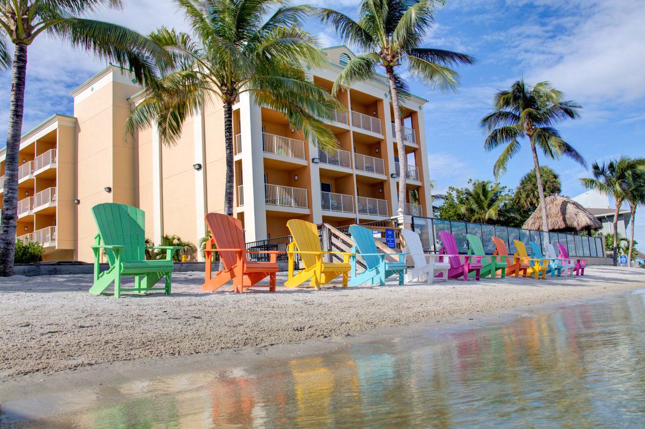 Hutchinson Island Plaza Hotel & Suites 