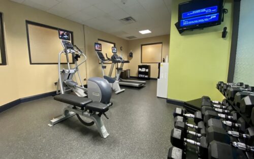 The Holiday Inn Express Near Jacksonville Airport fitness room
