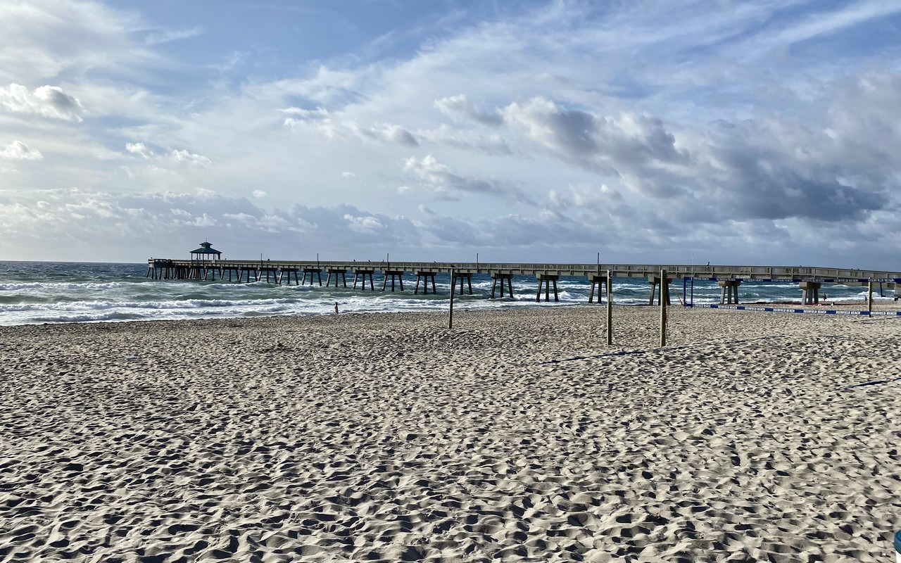 visit deerfield becah pier and enjoy the great scenic views of the atlantic ocean