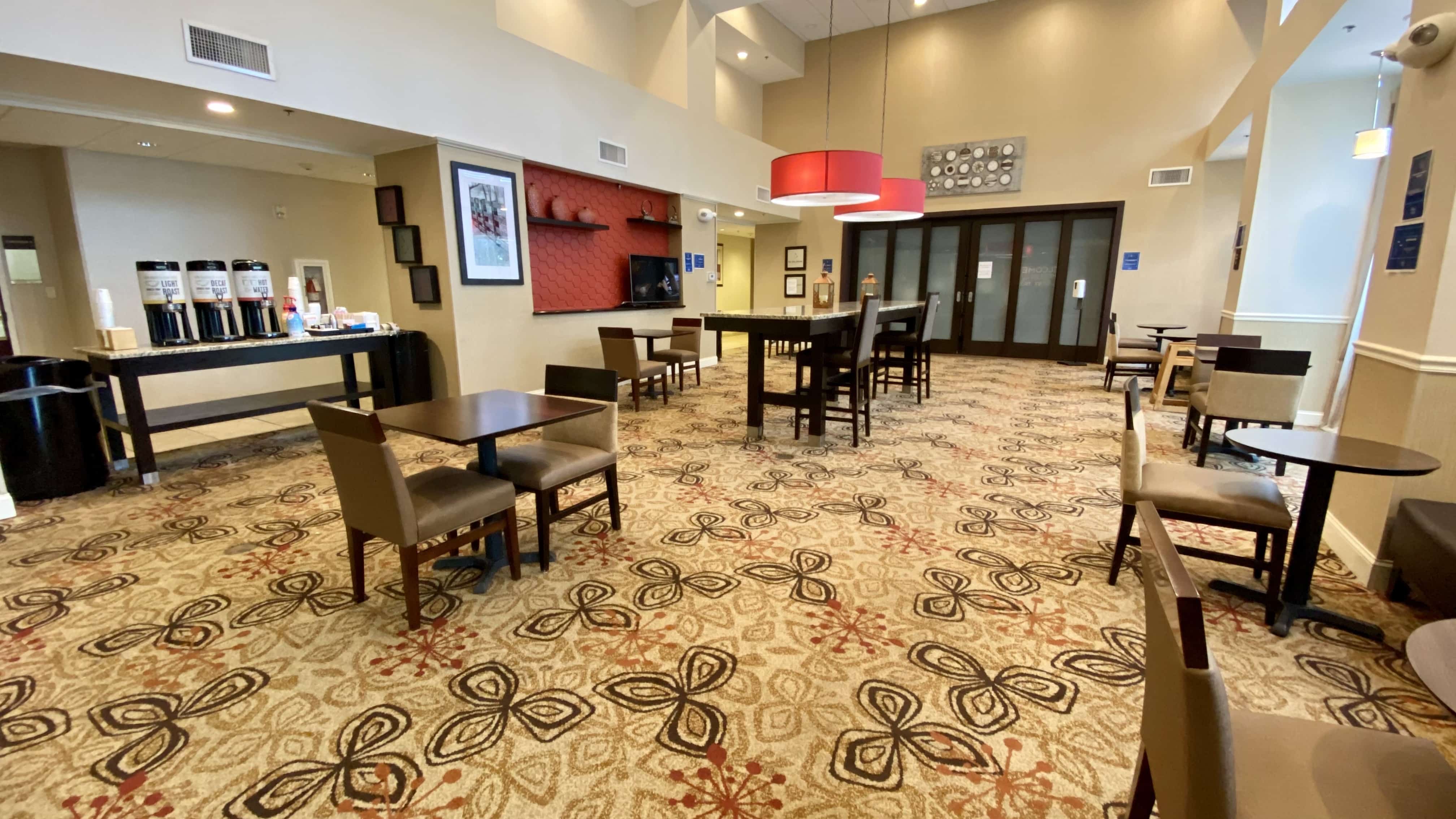 Hampton inn and suites near jacksonville airport breakfast area