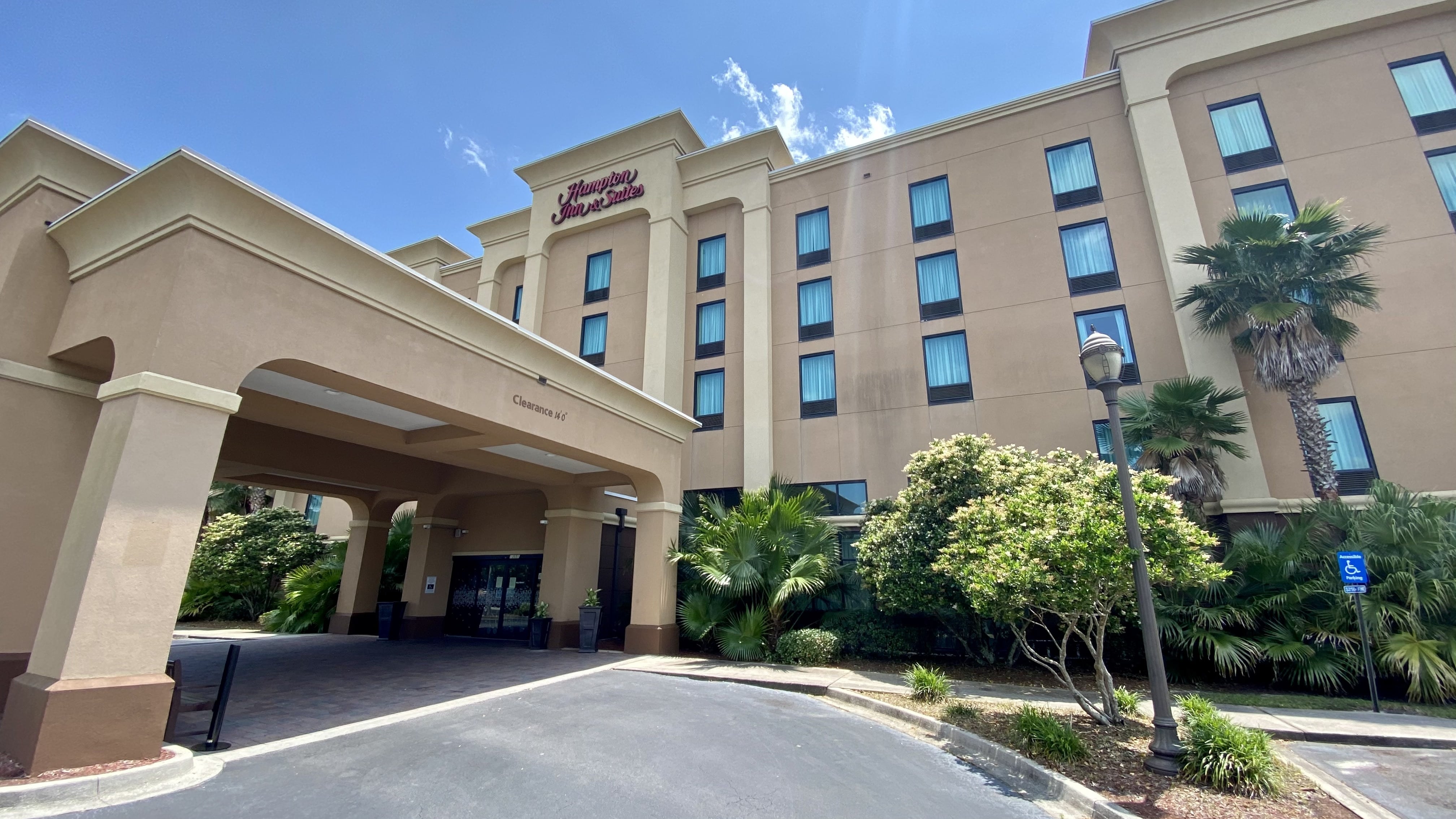 Hampton inn and suites near jacksonville airport