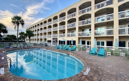 Hampton Inn St Augustine Beach pool area