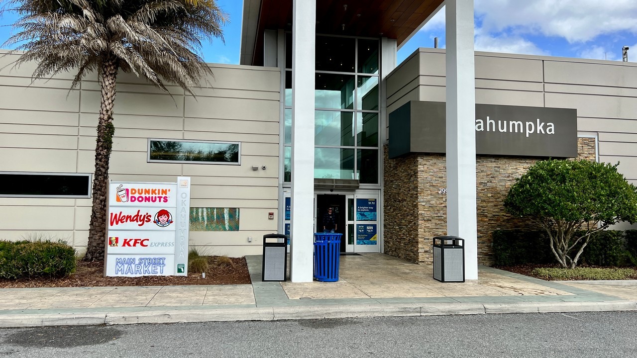 entrance at Okahumpka Service Plaza