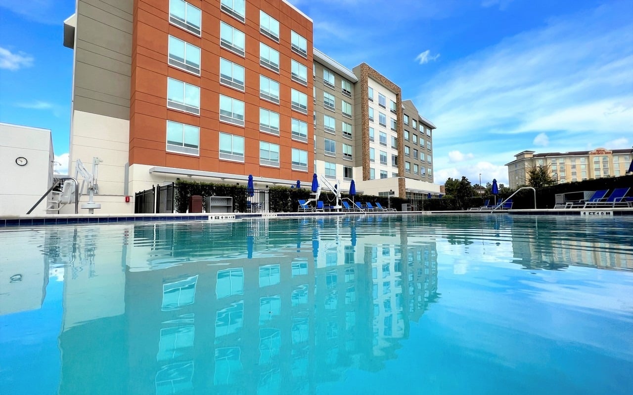 Holiday Inn Express & Suites Orlando-Lake Buena