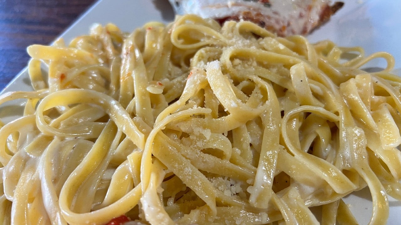 fettuccine alfredo at winter garden pizza company