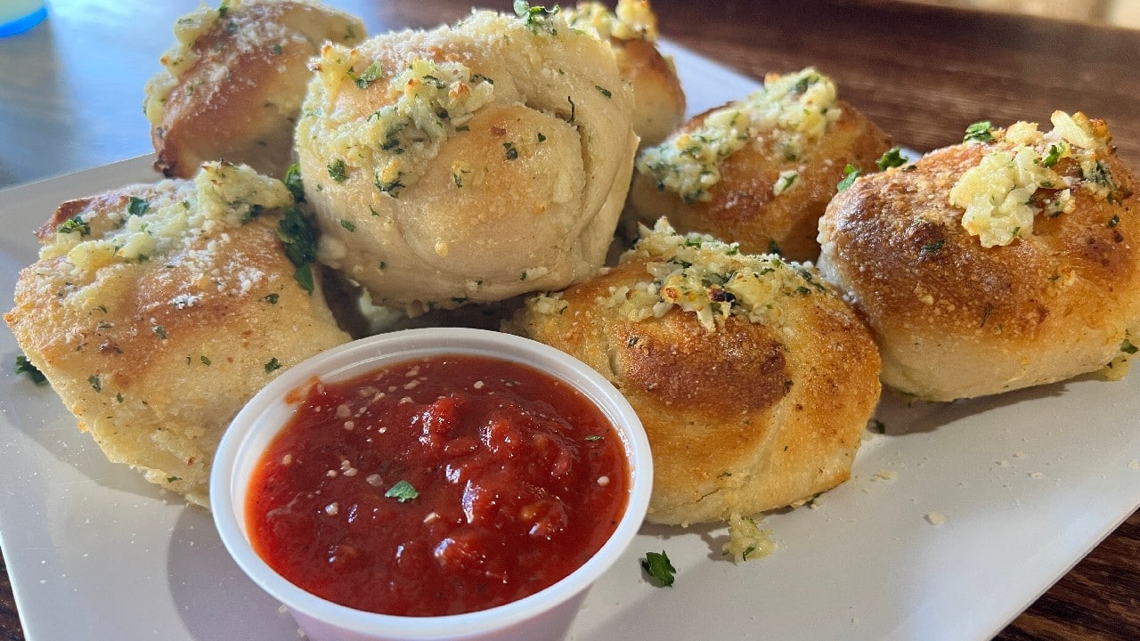 garlic knots at winter garden pizza company